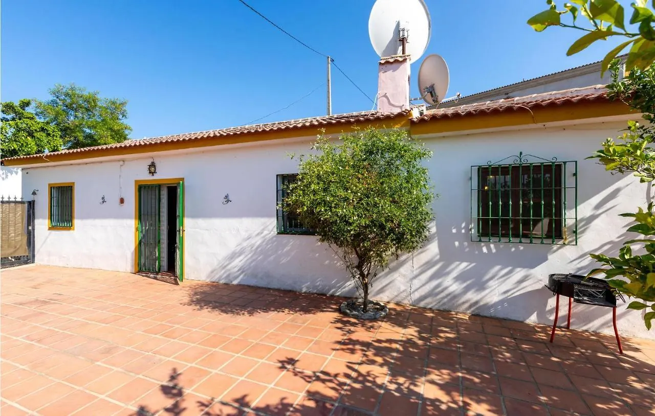 Pet Friendly Home In Iznate With Kitchen 马拉加