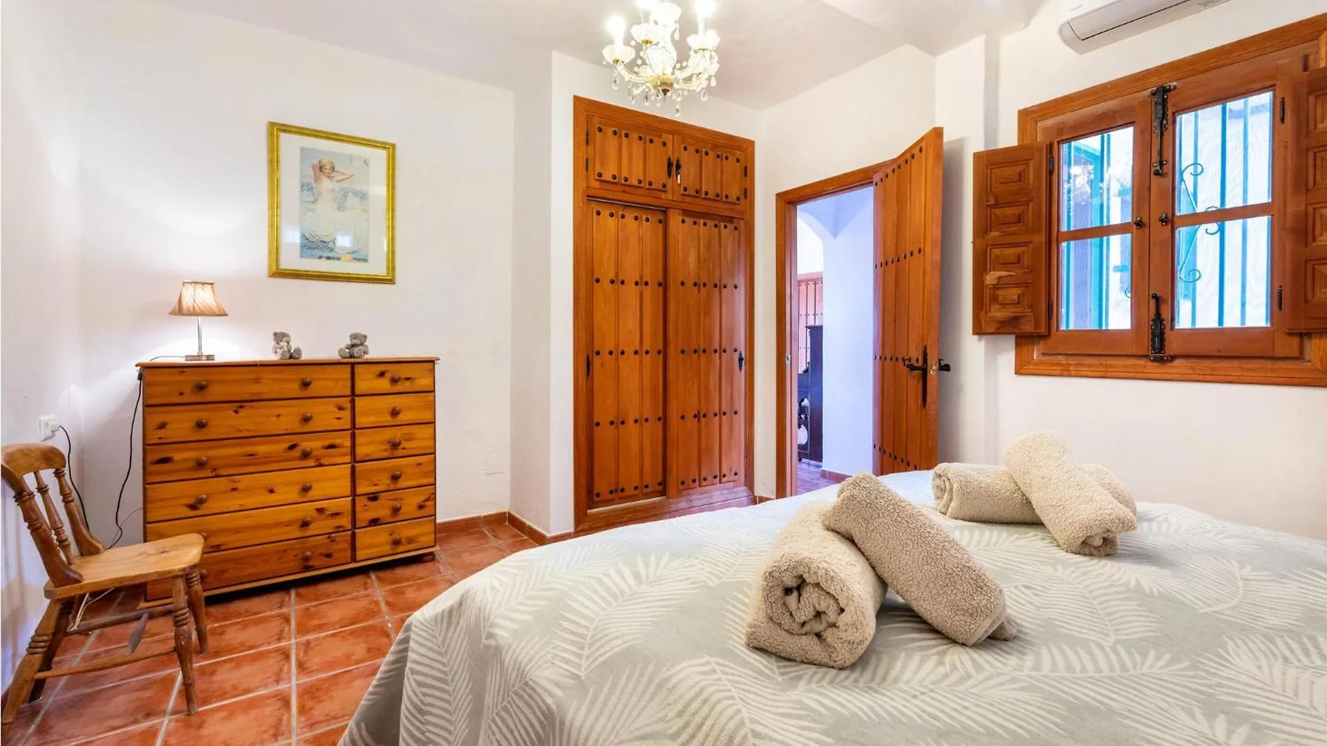 Pet Friendly Home In Iznate With Kitchen 马拉加